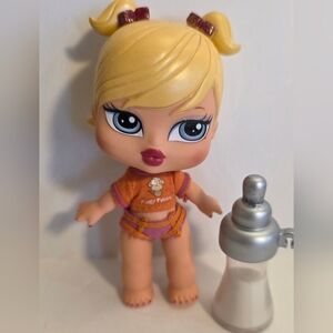 2004 BRATZ baby CLOE With Bottle In Original Clothing
